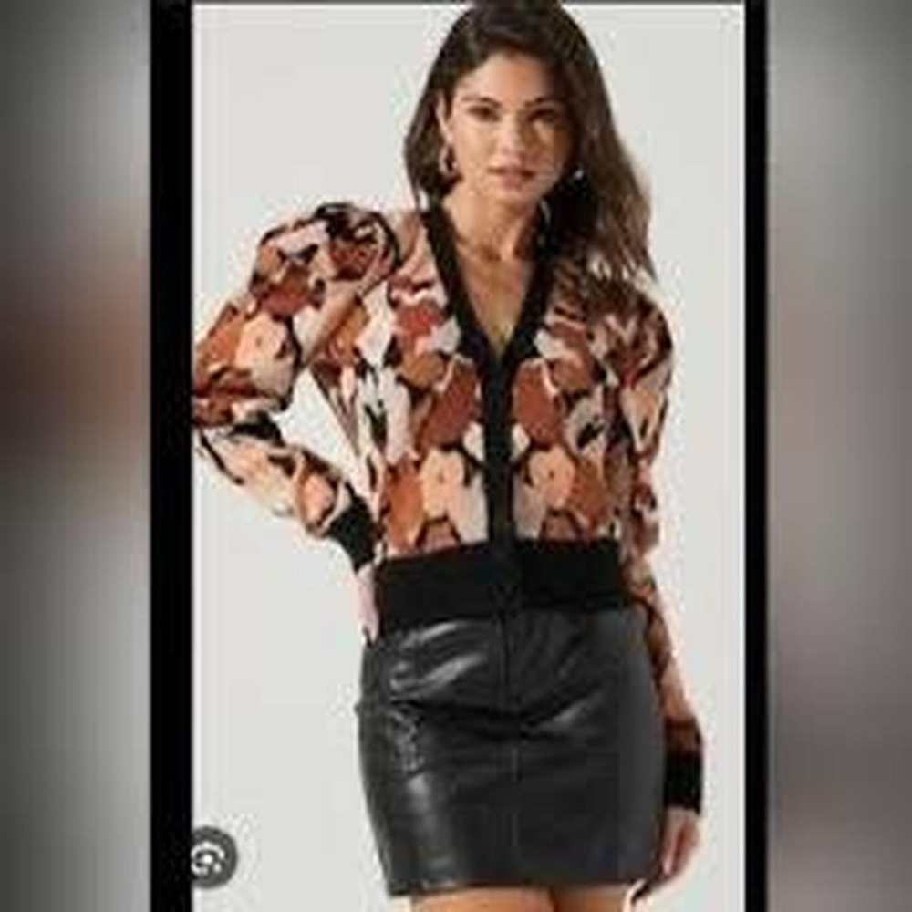 Astr Floral V-Neck Sweater Cardigan in Black and Brown Tones